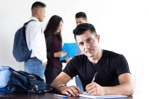 Estudiar y trabajar no solo significa elegir una sola opción